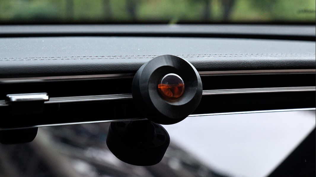 Car Vent Clip Air Freshener With Adjustable Scent, 3 ml Video Introduction